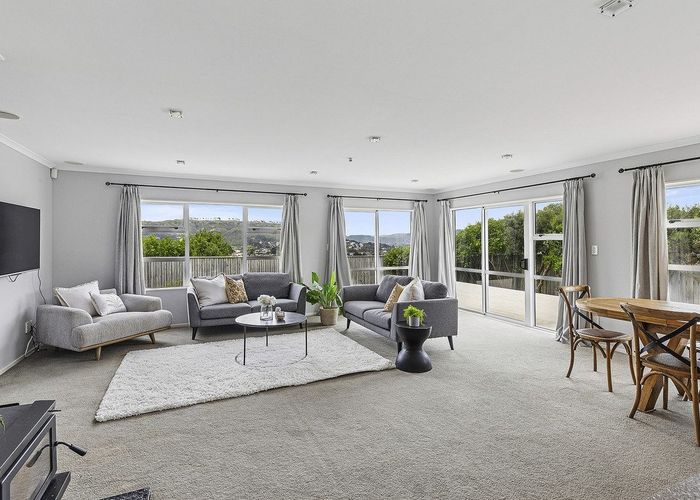  at 29 Paparoa Crescent, Aotea, Porirua, Wellington