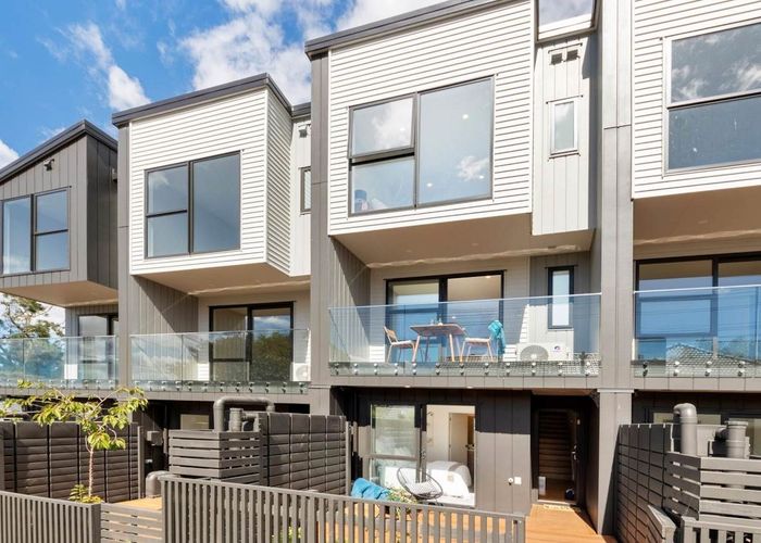  at 5/26 Buscomb Avenue, Henderson, Auckland