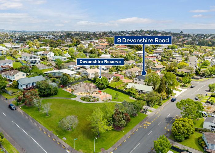  at 8B Devonshire Road, Unsworth Heights, North Shore City, Auckland