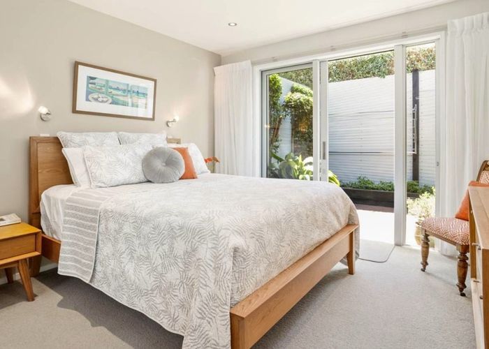  at 2/4 Beach Road, Castor Bay, Auckland