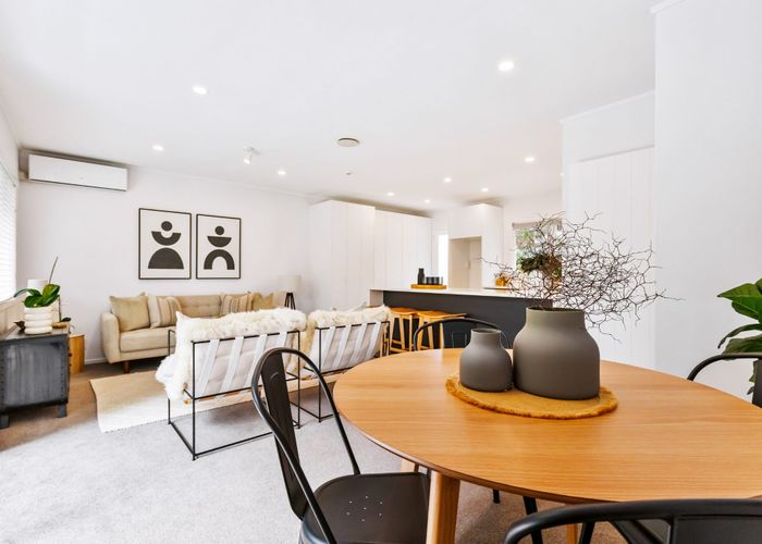  at 1/31 Camelot Place, Glenfield, Auckland