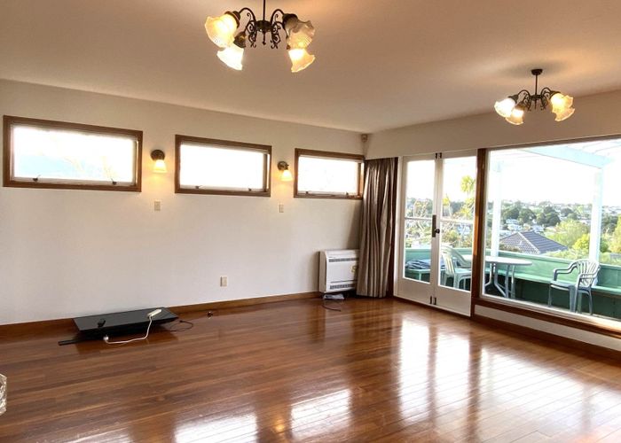  at 4 Alton Avenue, Hillcrest, Auckland