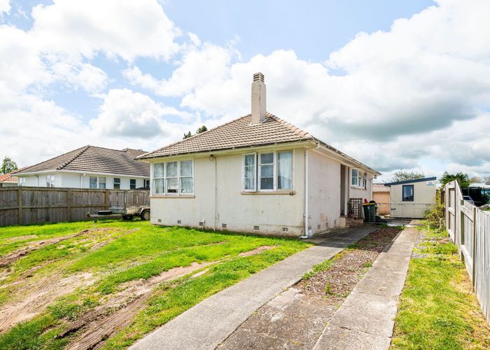  at 43 Ross Crescent, Fairfield, Hamilton, Waikato