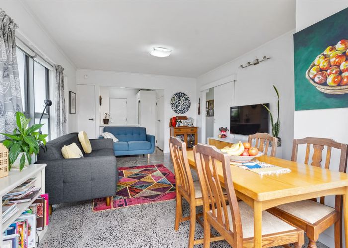  at 4/41 Celtic Crescent, Ellerslie, Auckland