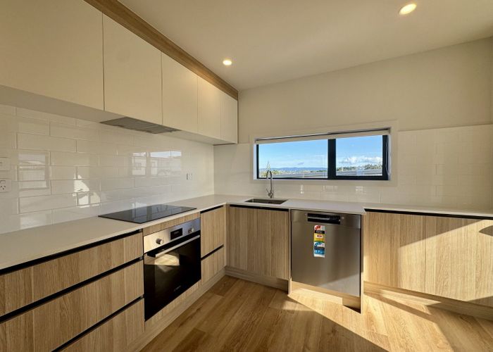  at 2/506 Glenfield Road, Bayview, North Shore City, Auckland