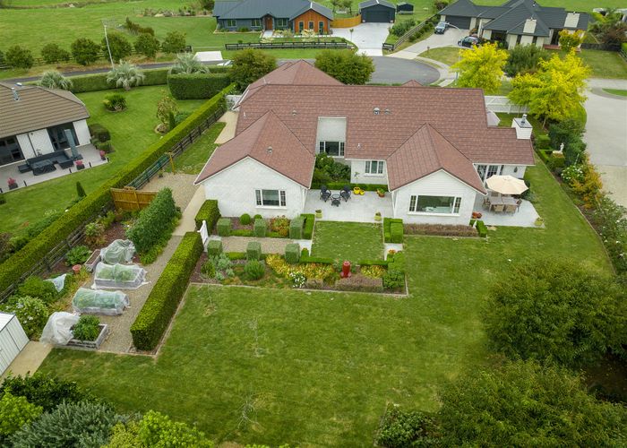  at 16 Shadbolt Drive, Leamington, Cambridge