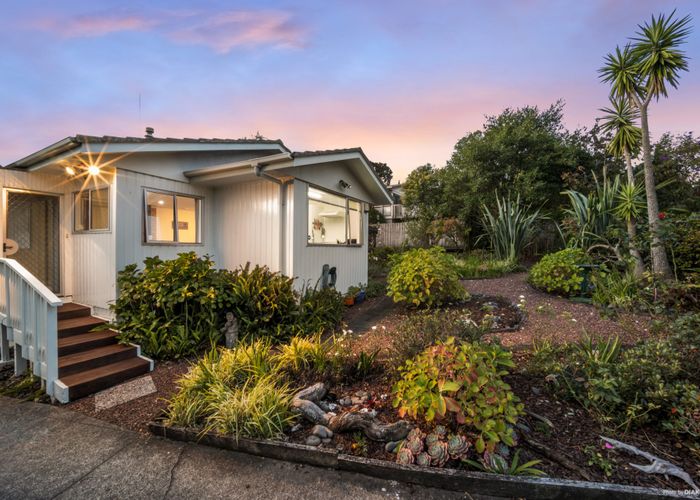  at 1/33 Cyclarama Crescent, Massey, Waitakere City, Auckland