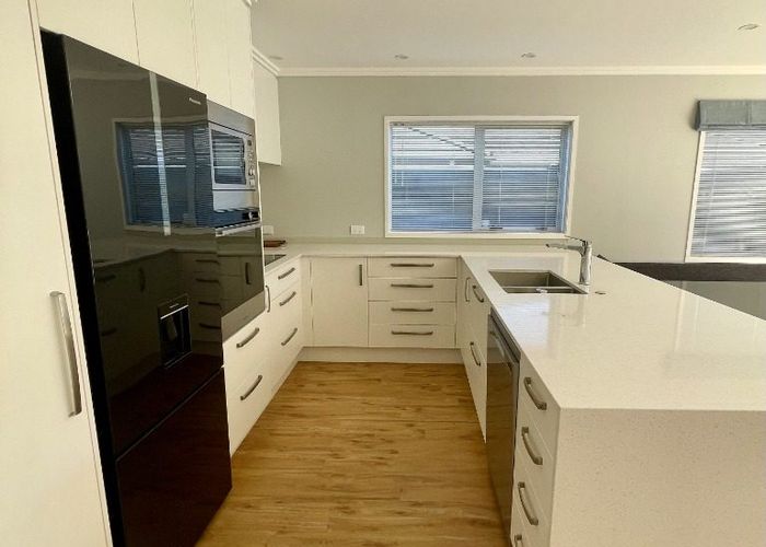  at 37 Somerby Mews, Silverstream, Upper Hutt