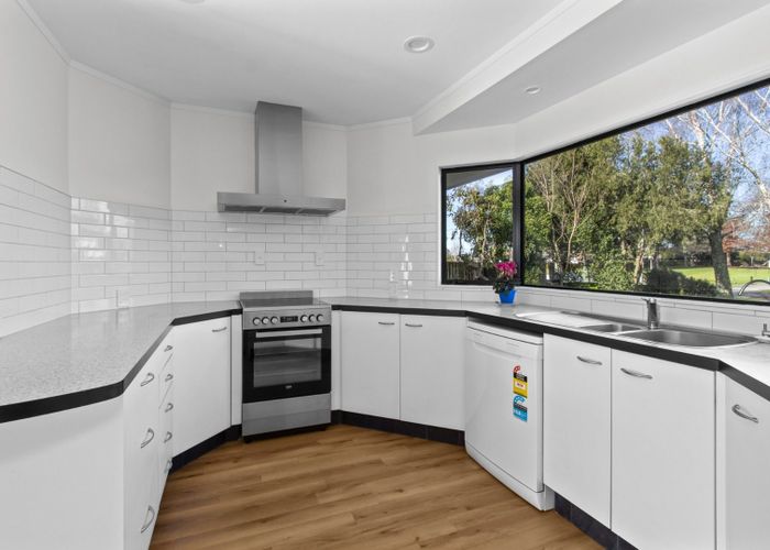  at 90 Endeavour Avenue, Flagstaff, Hamilton