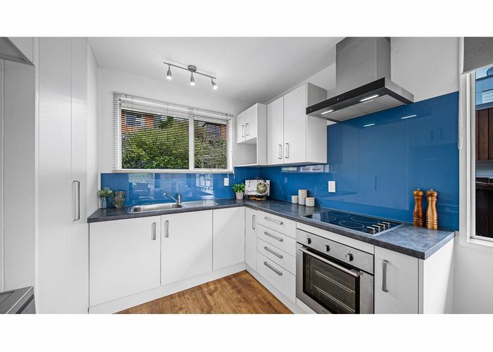  at 2/160 Centaurus Road, Saint Martins, Christchurch