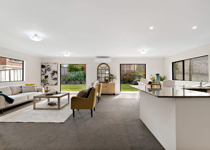  at 4 Marine Parade, Mellons Bay, Auckland