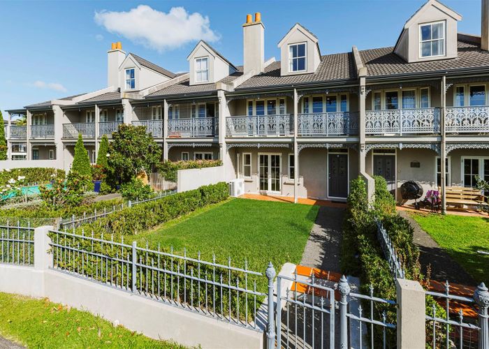  at 10 Leneford Drive, East Tamaki, Auckland