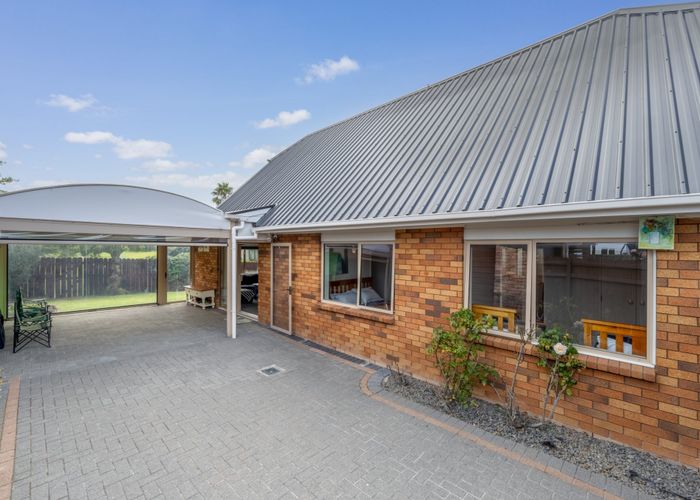  at 2/17 Daria Place, Northpark, Auckland