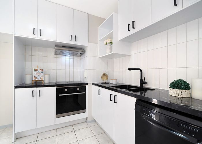  at 9 Woodbank Drive, Glen Eden, Auckland