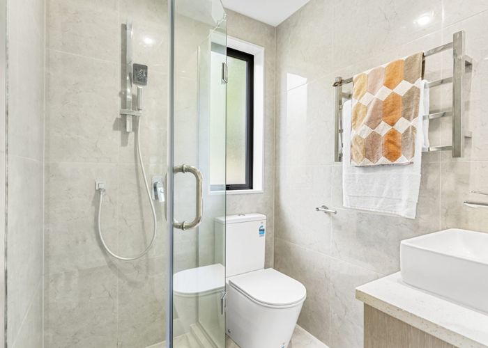  at 122C Lancaster Road, Beach Haven, North Shore City, Auckland