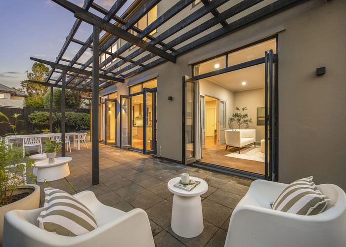  at 2/86 Vale Road, St Heliers, Auckland