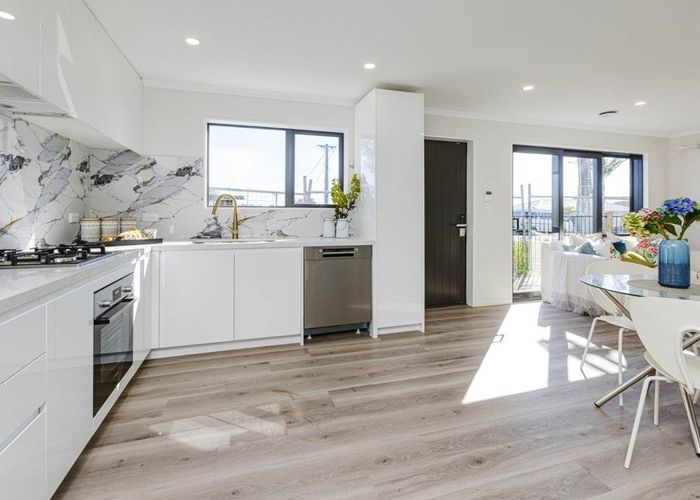  at 4/100 Seymour Road, Sunnyvale, Waitakere City, Auckland