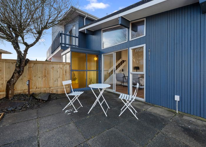  at 2/30 Whiteacres Drive, Sunnyhills, Manukau City, Auckland
