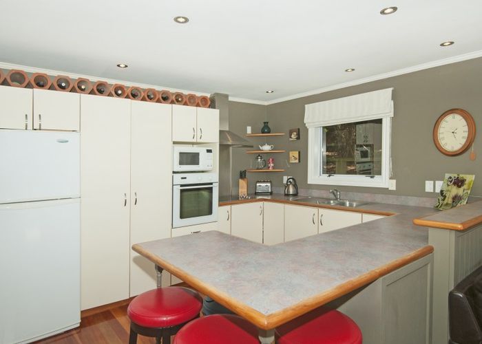  at 2/150 Tirohanga Road, Tirohanga, Lower Hutt