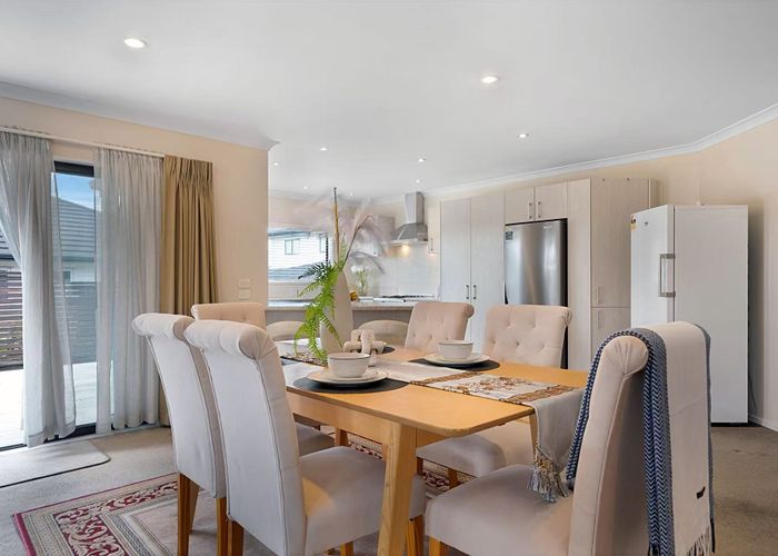  at 5 McWhirters Farm Lane, Massey, Auckland