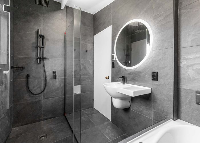  at 5 Elizabeth Drive, West Harbour, Waitakere City, Auckland