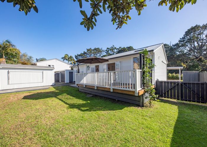  at 1/4 Godley Road, Green Bay, Auckland