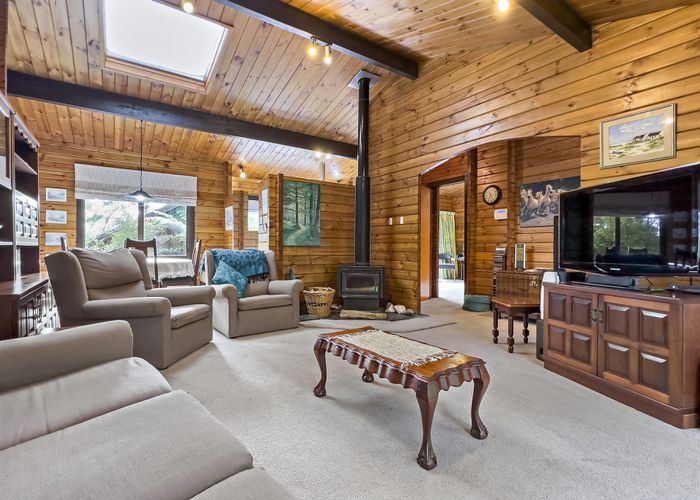  at 4 Kaurimu Rise, Titirangi, Auckland