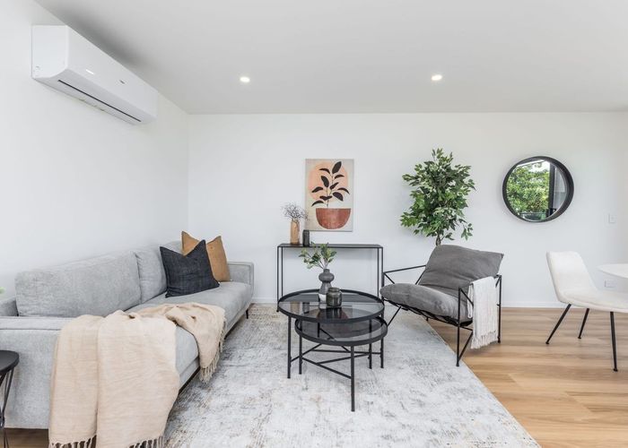  at 52E Lauderdale Road, Birkdale, Auckland
