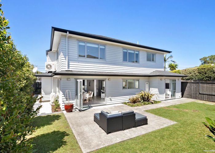  at 5 Vardon Road, Green Bay, Auckland