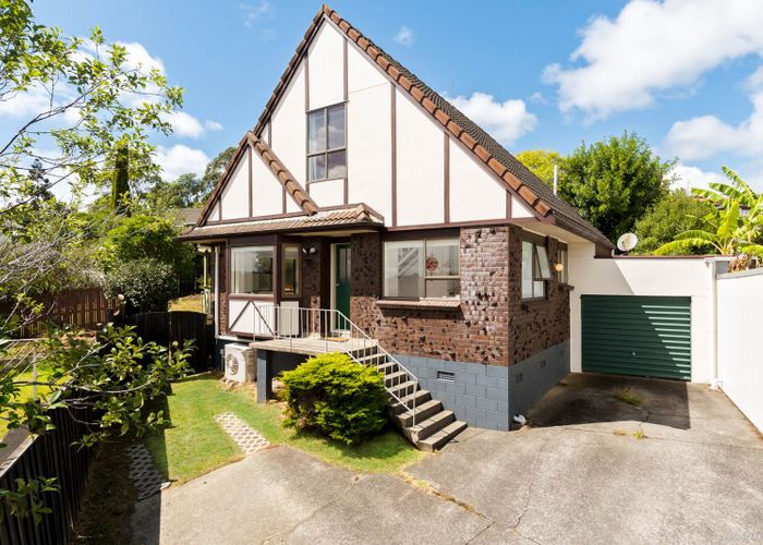  at 2/27 Weetman Drive, Browns Bay, Auckland