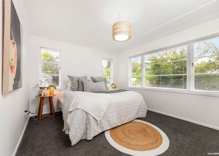  at 13 Cliff View Drive, Green Bay, Auckland