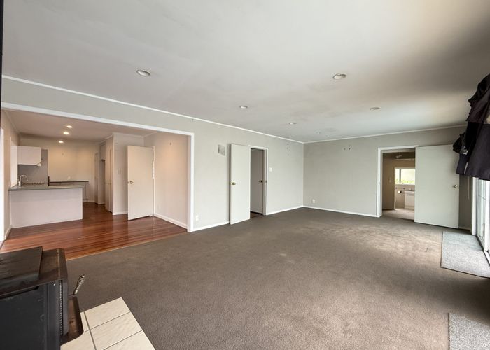  at 607 Beach Rd, Rothesay Bay, North Shore City, Auckland