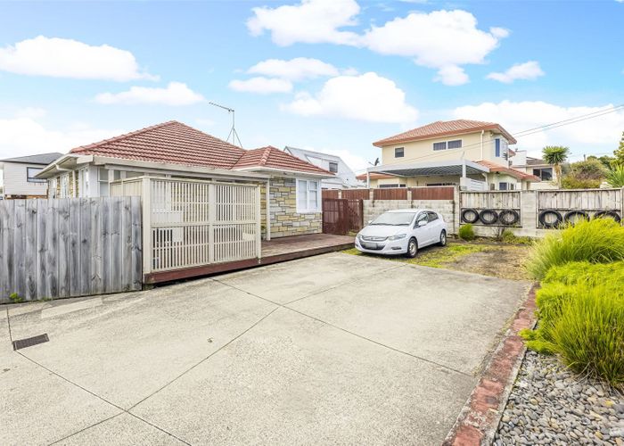  at 5 Noton Road, Mount Roskill, Auckland