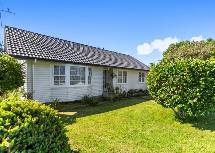  at 9 Riverpark Crescent, Henderson, Waitakere City, Auckland