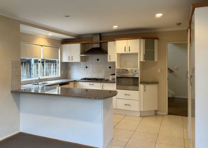  at 24 Lissleton Drive, Dannemora, Manukau City, Auckland