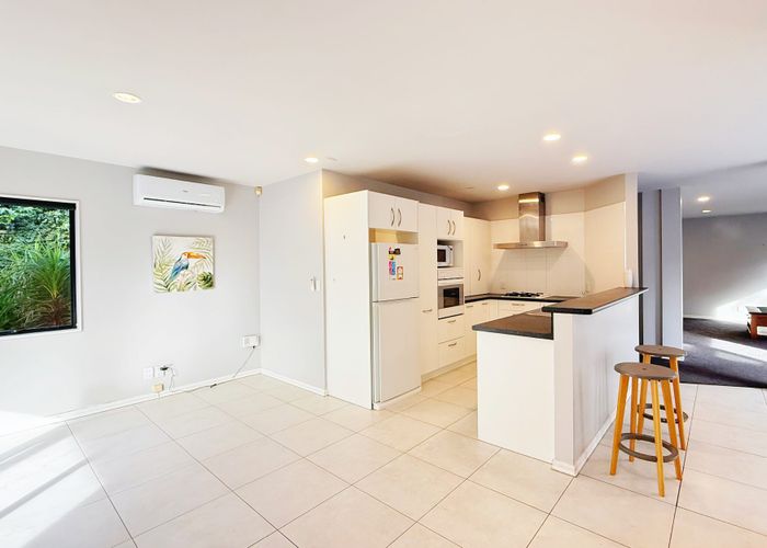  at 2/252 East Coast Road, Forrest Hill, North Shore City, Auckland