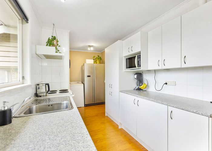  at 6 Gilpin Place, Beach Haven, Auckland