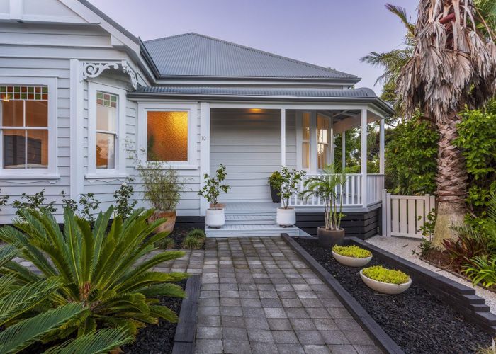  at 10 Olwyn Place, Greenhithe, North Shore City, Auckland