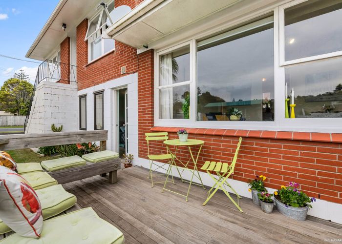  at 2/774 Beach Road, Browns Bay, Auckland