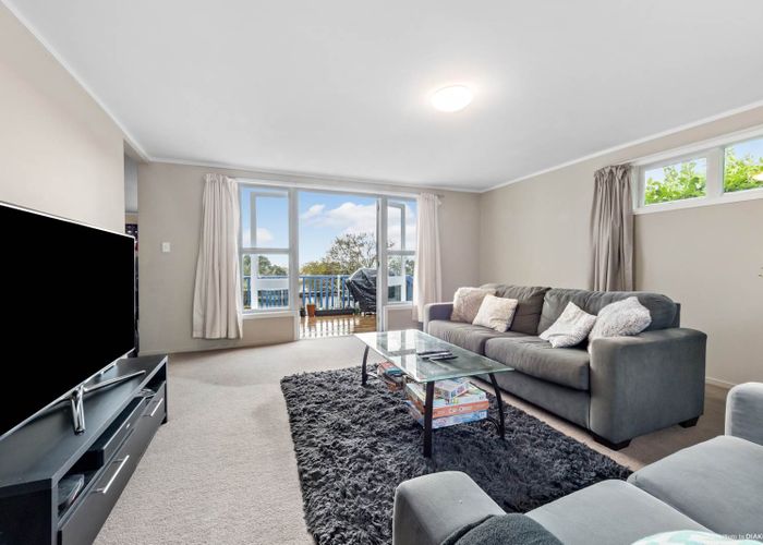  at 15A Mons Avenue, Mount Roskill, Auckland