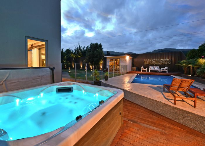  at 42 Heretaunga Square, Silverstream, Upper Hutt