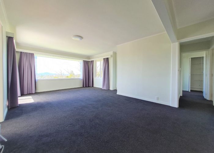  at 2/177 Glenfield Road, Hillcrest, Auckland