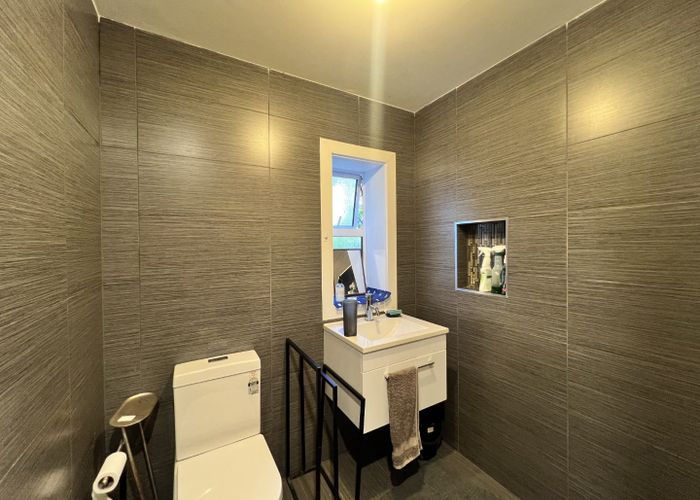  at Lower Flat/5 Richmond Road, Eastbourne, Lower Hutt, Wellington