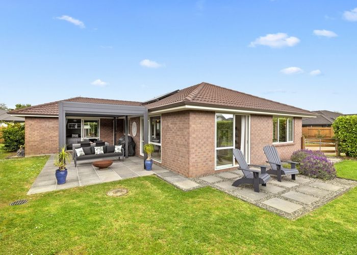  at 16 Searle Drive, Patumahoe, Pukekohe