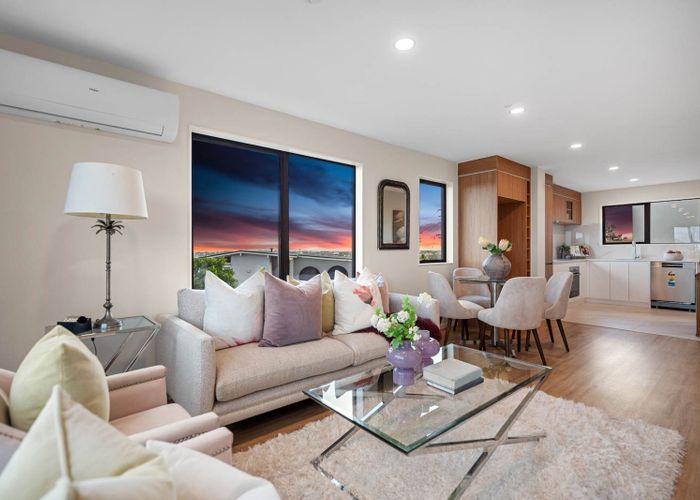  at 18/929-933 East Coast Road, Torbay, North Shore City, Auckland