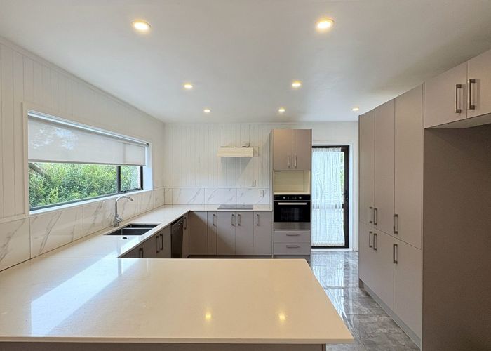  at 43 Chequers Avenue, Glenfield, North Shore City, Auckland