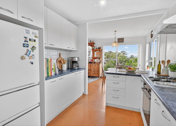  at 220 Glamorgan Drive, Northcross, North Shore City, Auckland