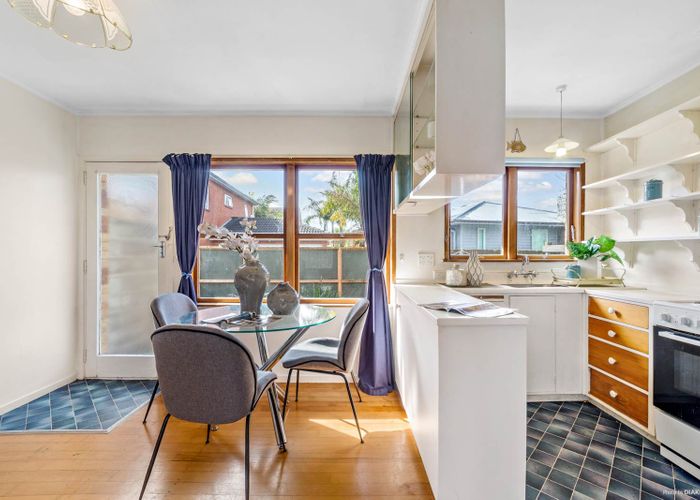 at 2/31 Dominion Street, Takapuna, Auckland