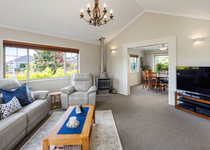  at 12 Featherstone Drive, Flagstaff, Hamilton