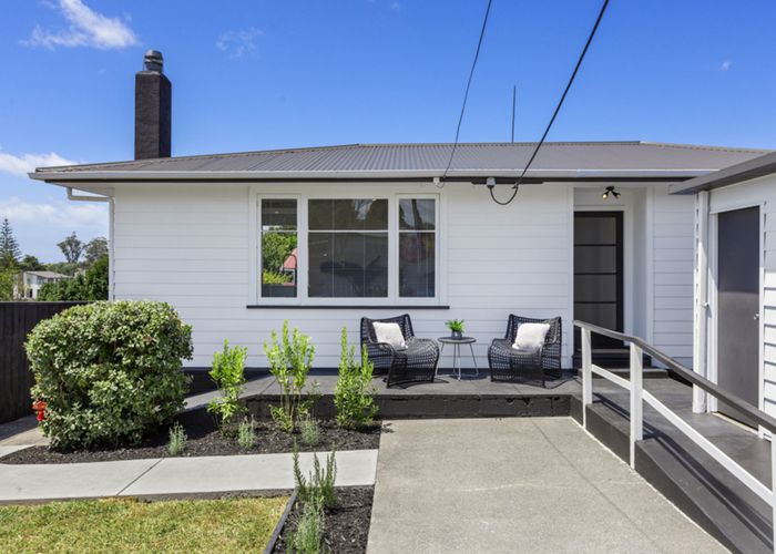  at 32 Neil Avenue, Te Atatu Peninsula, Auckland